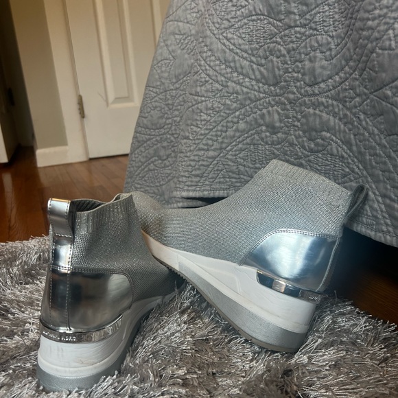 MICHAEL KORS SNEAKERS SIZE 10 worn twice originally $165 - Picture 4 of 6